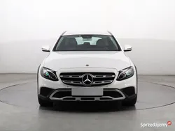 Biały Używany 2017 Mercedes E220 Kombi | 109 999 zł (Uczciwa cena)