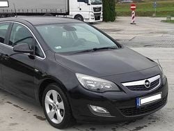Czarny Używany 2011 Opel Astra Sport Hatchback | 23 000 zł (Uczciwa cena)