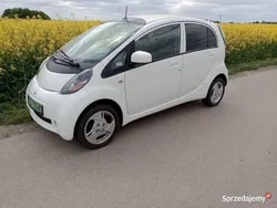 Biały Używany 2011 Mitsubishi i-MiEV Hatchback | 17 500 zł