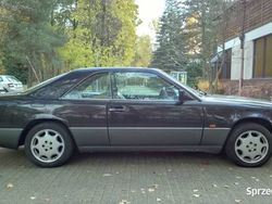 Czarny Używany 1990 Mercedes E300 Coupe | 55 900 zł