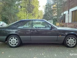 Czarny Używany 1990 Mercedes E300 Coupe | 55 900 zł