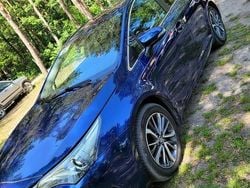 Niebieski Używany 2016 Toyota Avensis Premium Kombi | 52 900 zł (Uczciwa cena)