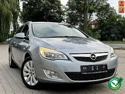 Szary (metalik) Używany 2011 Opel Astra Kombi | 16 900 zł (Dobra cena)