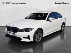 Biel alpejska Używany 2021 BMW 318 Shadowline Sedan/Limuzyna | 112 800 zł (Dość drogi)