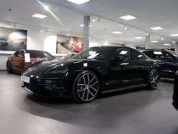 Jet black metallic Używany 2024 Porsche Taycan 4S Sedan/Limuzyna | 589 000 zł