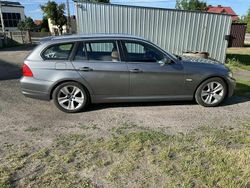 Szary Używany 2010 BMW 330 Kombi | 26 500 zł (Uczciwa cena)