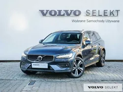 Niebieski Używany 2024 Volvo V60 CC Kombi | 204 900 zł (Super Cena)