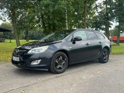 Czarny Używany 2012 Opel Astra Kombi | 9900 zł (Dobra cena)