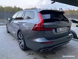 Szary Używany 2020 Volvo V60 R-Design Kombi | 123 000 zł (Uczciwa cena)