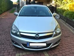 Srebrny Używany 2007 Opel Astra Coupe | 11 500 zł (Uczciwa cena)