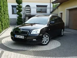 Czarny (metalik) Używany 2004 Toyota Avensis Kombi | 12 900 zł