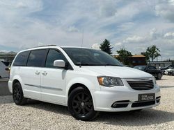 Biały Używany 2015 Chrysler Town & Country Minivan | 49 900 zł (Drogi)