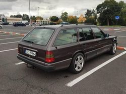 Fioletowy Używany 1991 Mercedes E230 Kombi | 9990 zł
