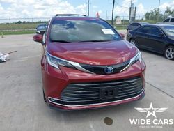 Bordowy (metalik) Używany 2024 Toyota Sienna Minivan | 120 500 zł