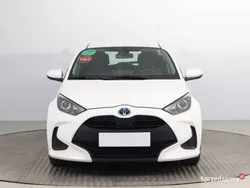 Biały Używany 2022 Toyota Yaris Hybrid Hatchback | 71 999 zł (Uczciwa cena)