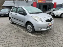 Srebrny (metalik) Używany 2006 Toyota Yaris Hatchback | 8900 zł (Drogi)