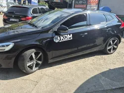 Czarny Używany 2016 Volvo V40 Momentum Kombi | 42 370 zł (Dobra cena)