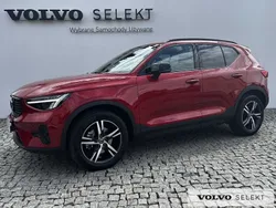 Czerwony Używany 2024 Volvo XC40 SUV | 174 900 zł (Uczciwa cena)