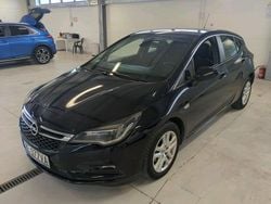 Niebieski ciemny (metalik) Używany 2018 Opel Astra Hatchback | 49 900 zł (Dość drogi)