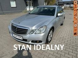 Srebrny Używany 2010 Mercedes E200 Sedan/Limuzyna | 36 900 zł