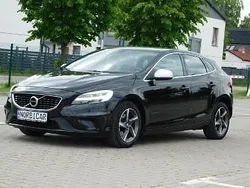 Czarny (metalik) Używany 2018 Volvo V40 R-Design Kombi | 56 980 zł (Uczciwa cena)
