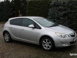 Srebrny Używany 2011 Opel Astra Hatchback | 17 900 zł (Uczciwa cena)