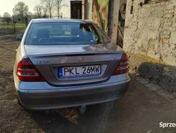 Używany 2004 Mercedes C220 | 15 000 zł (Uczciwa cena)