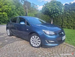 Niebieski (metalik, perła) Używany 2014 Opel Astra Cosmo Hatchback | 27 900 zł (Uczciwa cena)
