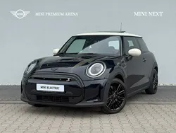 Czarny (metalik) Używany 2023 Mini Cooper Hatchback | 129 900 zł