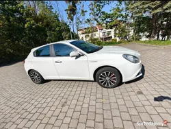 Biały Używany 2013 Alfa Romeo Giulietta Hatchback | 35 500 zł (Dość drogi)