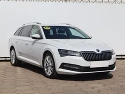 Biały Używany 2020 Skoda Superb Kombi | 104 999 zł (Dobra cena)