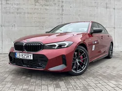 Czerwony fire red metalizowany Używany 2024 BMW 330 Comfort Edition Sedan/Limuzyna | 279 000 zł