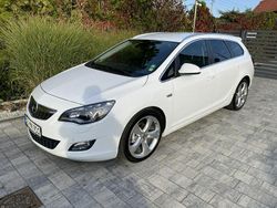 Biały Używany 2012 Opel Astra Kombi | 23 900 zł (Uczciwa cena)
