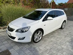 Biały Używany 2012 Opel Astra Kombi | 23 900 zł (Uczciwa cena)