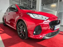 Formal red Używany 2024 Mazda 2 Hatchback | 109 900 zł (Drogi)
