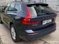 Granatowy Używany 2021 Volvo XC60 SUV | 158 000 zł (Uczciwa cena)