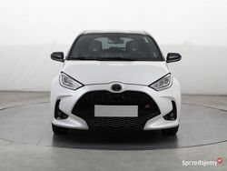 Biały Używany 2022 Toyota Yaris Hybrid Hatchback | 92 999 zł (Dość drogi)