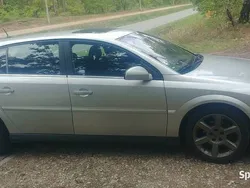 Srebrny Używany 2004 Opel Signum Kombi | 5700 zł