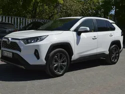 Biały Używany 2023 Toyota RAV4 Hybrid SUV | 164 800 zł (Uczciwa cena)