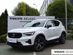 Biały Używany 2025 Volvo XC40 SUV | 174 900 zł (Dość drogi)