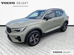 Zielony Używany 2025 Volvo XC40 SUV | 174 900 zł (Uczciwa cena)