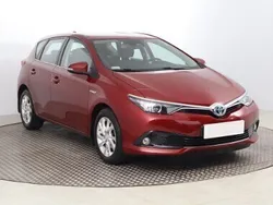 Czerwony Używany 2017 Toyota Auris Hatchback | 63 999 zł (Uczciwa cena)
