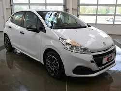 Biały Używany 2015 Peugeot 208 Hatchback | 9500 zł
