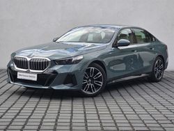 Zielony cape york metalizowany Używany 2024 BMW 520 Shadowline Sedan/Limuzyna | 247 900 zł (Super Cena)