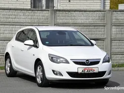 Biały Używany 2011 Opel Astra Edition Hatchback | 27 900 zł (Dobra cena)