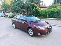 Czerwony ciemny (metalik) Używany 2012 Toyota Avensis Kombi | 37 500 zł (Uczciwa cena)