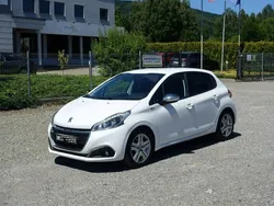 Biały Używany 2016 Peugeot 208 Style Hatchback | 22 800 zł (Dobra cena)