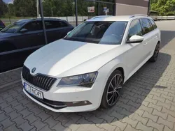 Biały Używany 2016 Skoda Superb Kombi | 68 900 zł (Uczciwa cena)