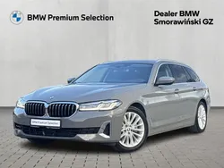 Szary bernina z bursztynowym połyskiem metalizowany Używany 2022 BMW 520 Luxury Line Kombi | 184 900 zł