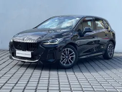Czarny szafir metalizowany Używany 2023 BMW 218 Active Tourer Luxury Line Minivan | 149 000 zł (Dość drogi)